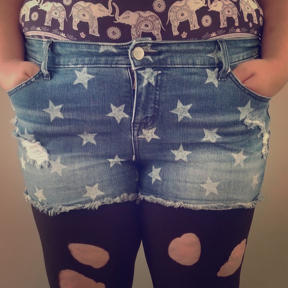 ❗️SOLD❗️ Cute Star Jean Shorts